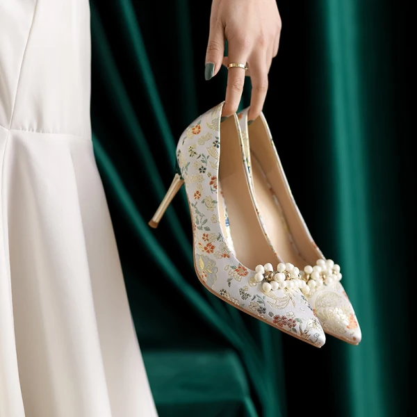 Vintage Elfenben Pärla Satin Blommig Brudskor 2022 8 cm Stilettklackar Spetsiga Bröllop Pumps Högklackade