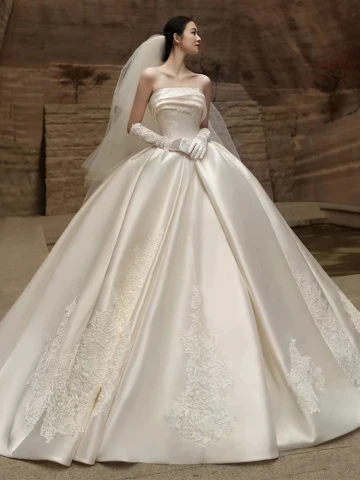 Vintage Elfenben Printing Satin Royal Train Brudekjoler 2024 Ballkjole Strapless Uten Ermer Ryggløse Bryllup