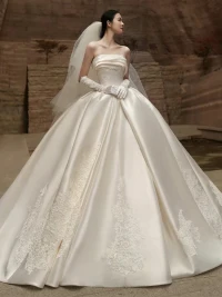 Vintage Ivory / Creme Drucken Satin Königliche Schleppe Brautkleider / Hochzeitskleider 2024 Ballkleid Bandeau Ärmellos Rückenfreies Hochzeit