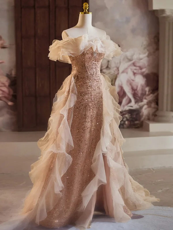Glitzernden Charmant Gold Perlenstickerei Pailletten Gespaltete Front Fallende Rüsche Ballkleider 2024 Meerjungfrau Off Shoulder Kurze Ärmel Rückenfreies Sweep / Pinsel Zug Ball