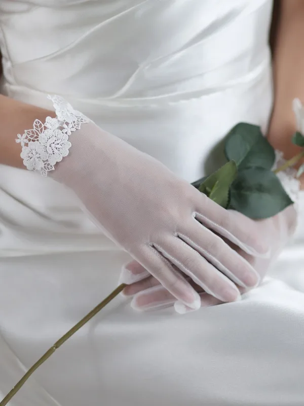Vintage / Retro White Lace Flower Bridal Gloves Wedding 2025