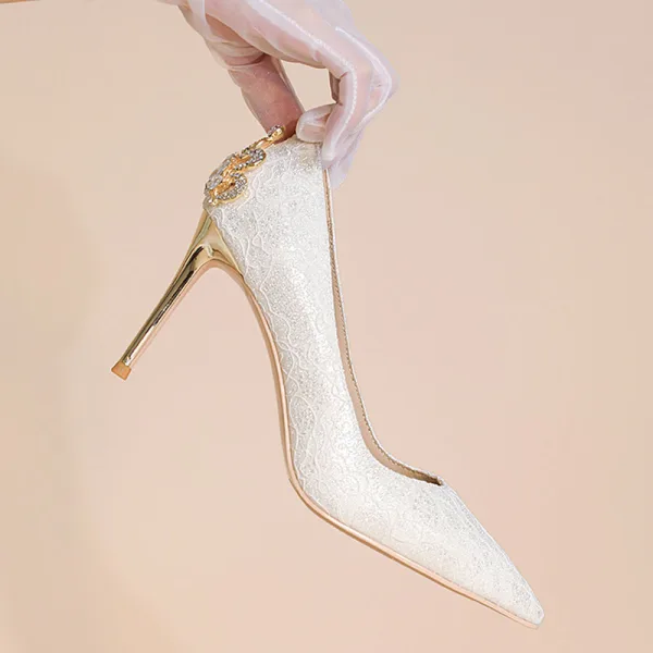 Fantastisk Elfenben Läder Rhinestone Paljetter Spets Blomma Brudskor 2022 8 cm Stilettklackar Spetsiga Bröllop Pumps Högklackade