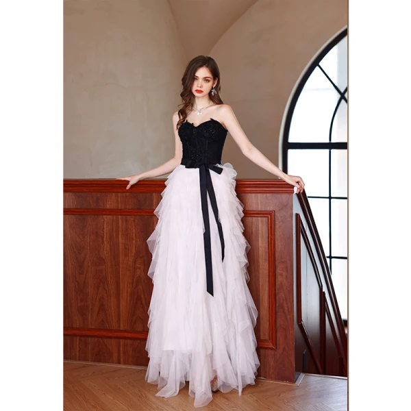 Fashion Black Ruffle Prom Dresses 2022 A-Line / Princess Strapless Lace Flower Sleeveless Backless Bow Sash Floor-Length / Long Formal Dresses