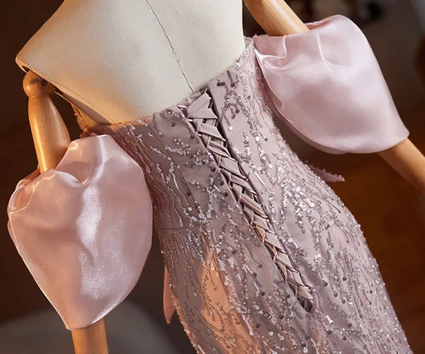 Charmant Rosa Perlenstickerei Pailletten Abendkleider 2025 Meerjungfrau Bandeau Geschwollenes Kurze Ärmel Rückenfreies Sweep / Pinsel Zug Abend Festliche Kleider