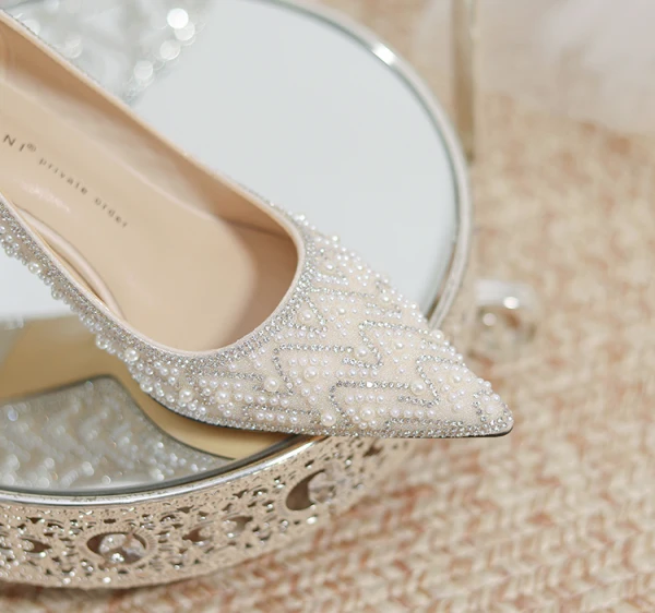 Charming Silver Beading Pearl Rhinestone Wedding Shoes 2024 7 cm Stiletto Heels Pointed Toe Wedding Pumps High Heels