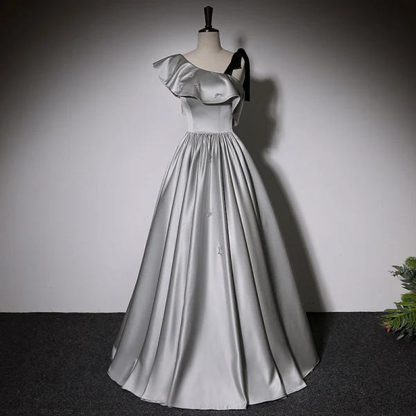 Mode Noire Satin Robe De Bal 2022 Princesse V-Cou Sans Manches Dos Nu Longue Robe De Ceremonie