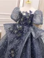 Vintage / Originale Bleu Marine Faux Diamant Paillettes En Dentelle Fleur Anniversaire Robe Ceremonie Fille 2024 Robe Boule Encolure Dégagée Manches Courtes Dos Nu Noeud Longue