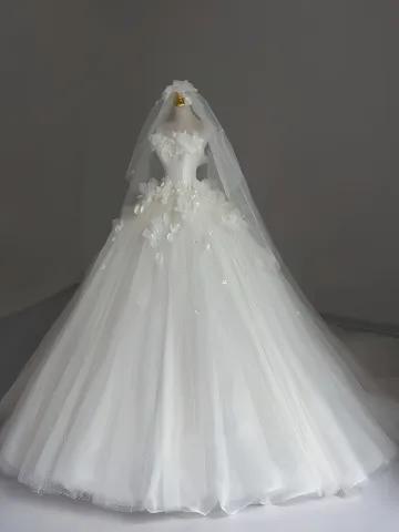 Elegantes Blanco Apliques Vestidos De Novia 2025 Ball Gown Sin Tirantes Sin Mangas Sin Espalda Chapel Train Boda