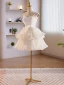 Mode Blanche Volants en Cascade de retour Courte Robe De Graduation 2024 Bretelles Spaghetti Sans Manches Dos Nu