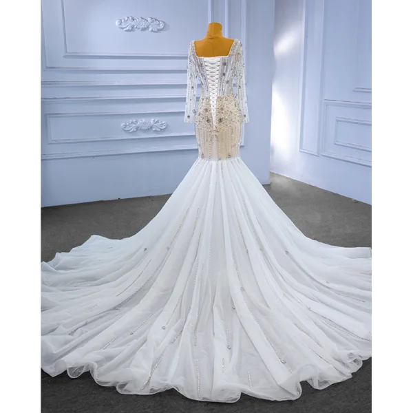 Luxe Blanche Fait main Perlage Perle Faux Diamant Robe De Mariée 2023 Trompette / Sirène Encolure Carrée Manches Longues Dos Nu Chapel Train Mariage
