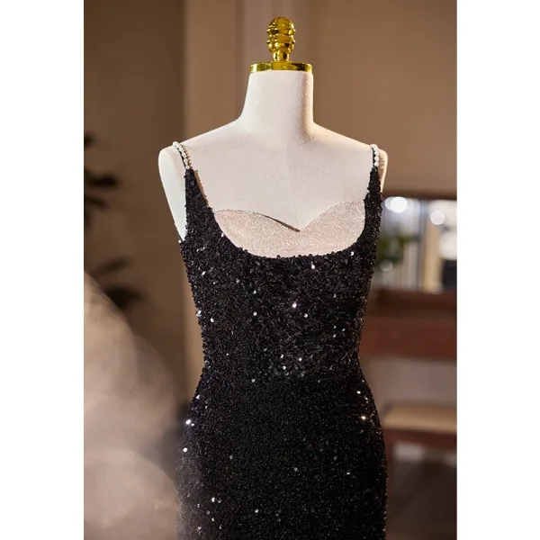 Sexy Noire Paillettes Robe De Soirée 2024 Trompette / Sirène Bretelles Spaghetti Sans Manches Dos Nu Train De Balayage Soirée Robe De Ceremonie