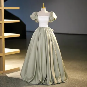 Élégant Vert Cendré Satin Robe De Bal 2023 Robe Boule Encolure Carrée Gonflée Manches Courtes Dos Nu Noeud Longue Promo Robe De Ceremonie
