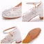 Chic Faux Diamant En Dentelle Fleur Blanche Talon Bas Chaussure De Mariée 2023 Bride Cheville 3 cm Talons Épais À Bout Pointu Chaussure De Mariée Talons Hauts