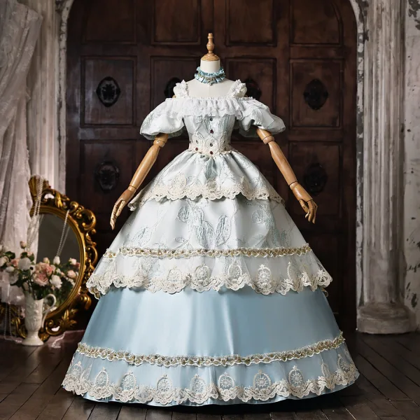 Médiévale Vintage / Originale Bleu Ciel Faux Diamant En Dentelle Fleur Volants en Cascade Robe De Bal 2026 Robe Boule Bretelles Spaghetti Gonflée Manches Courtes Dos Nu Longue
