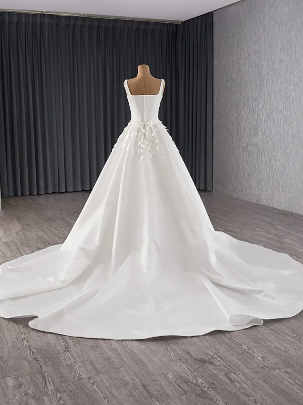 Haut de Gamme Blanche Paillettes Fleur Satin Robe De Mariée 2024 Trompette / Sirène Encolure Carrée Sans Manches Dos Nu Chapel Train Mariage