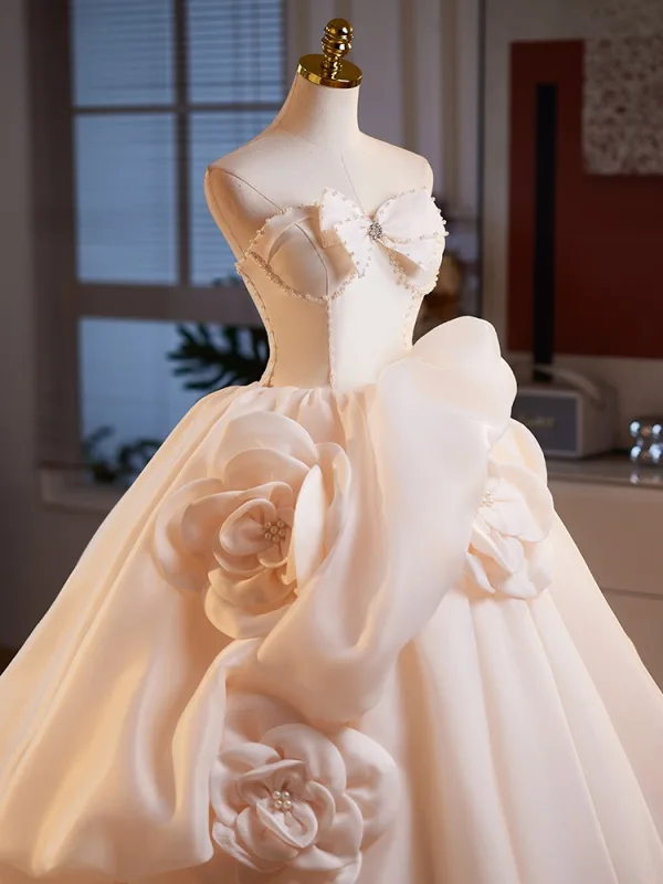Elegant Champagne Pearl Appliques Satin Prom Dresses 2025 Ball Gown Strapless Bow Sleeveless Backless Sweep Train Formal Dresses