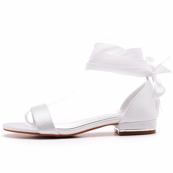Sexy Weiß Satin Ball Flache Sandalen Damen 2023 Knöchelriemen Peeptoes Sandaletten
