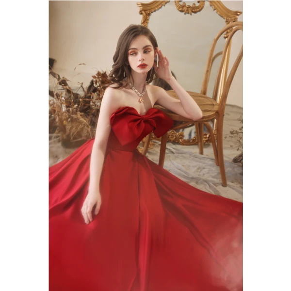 Charmant Rot Satin Abendkleider 2022 A Linie Bandeau Schleife Ärmellos Rückenfreies Gespaltete Front Lange Abend Festliche Kleider