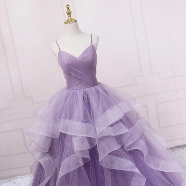 Charmant Lavendel Fallende Rüsche Ballkleider 2023 Ballkleid Spaghettiträger Ärmellos Rückenfreies Lange Ball Festliche Kleider