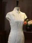 Chinesischer Stil Weiß Stickerei Gespaltete Front Seide Cheongsam 2026 Meerjungfrau Stehkragen Ärmel Wadenlang