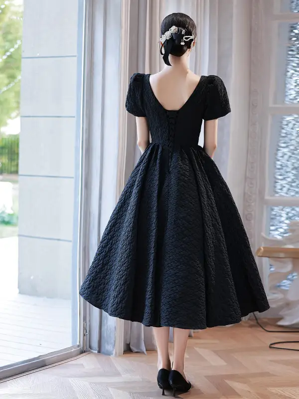 Audrey Hepburn-Stil Schwarz Ballkleider 2022 A Linie Eckiger Ausschnitt Geschwollenes Kurze Ärmel Rückenfreies Wadenlang Ball Festliche Kleider
