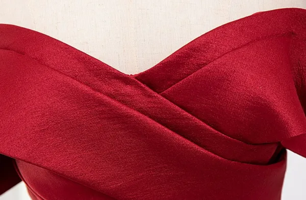 Schöne Burgunderrot Gespaltete Front Satin Ballkleider 2024 A Linie Off Shoulder Ärmellos Rückenfreies Lange Ball Festliche Kleider