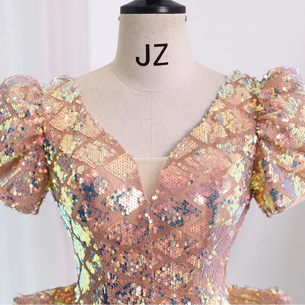 Scintillantes Or Rose Paillettes Robe De Soirée 2023 Princesse V-Cou Manches Courtes Dos Nu Noeud Train De Balayage Soirée Robe De Ceremonie