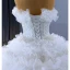 Luxus / Herrlich Weiß Perlenstickerei Pailletten Fallende Rüsche Brautkleider / Hochzeitskleider 2023 Ballkleid Bandeau Ärmellos Rückenfreies Sweep / Pinsel Zug Hochzeit