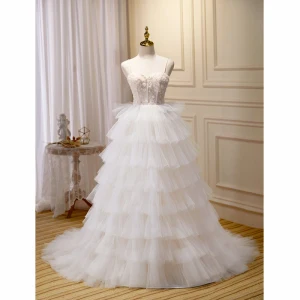 Sjarmerende Hvit Beading Perle Appliques Gripende Ruffles Selskapskjoler 2023 Prinsesse Spaghettistropper Uten Ermer Ryggløse Feie Tog Aften Formelle Kjoler