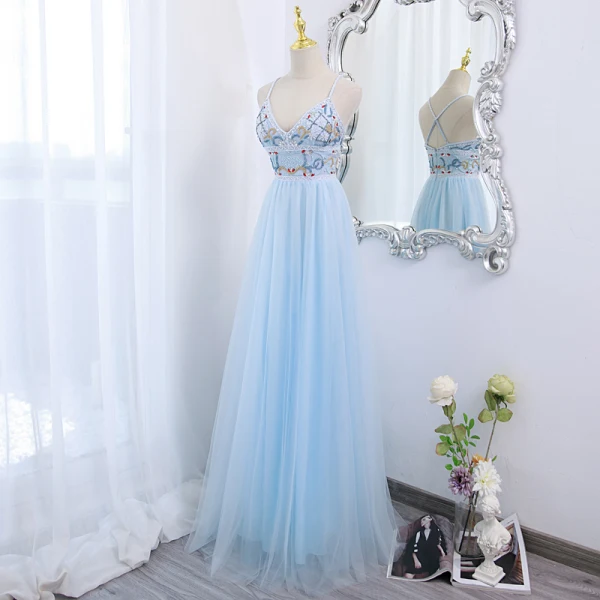 Flotte Himmelblå Beading Rhinestone Gallakjoler 2024 Prinsesse Spaghetti Straps Ærmeløs Halterneck Lange Galla Kjoler