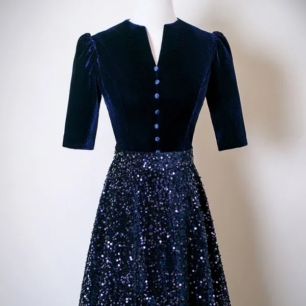Vintage / Retro Navy Blue Sequins Mother Of The Bride Dresses 2025 A-Line / Princess High Neck Short Sleeve Floor-Length / Long