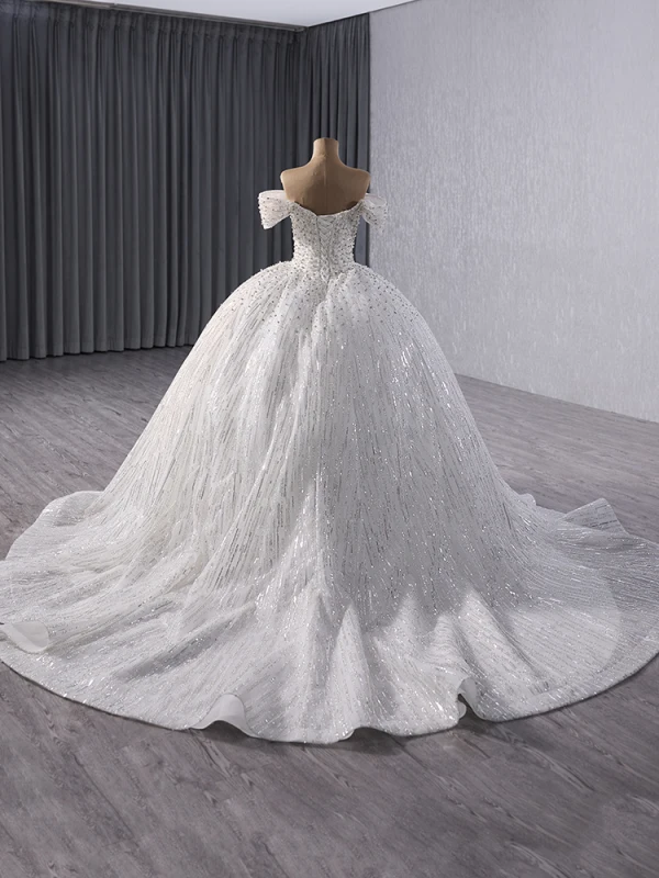 Luxus / Herrlich Weiß Handgefertigt Perlenstickerei Perle Pailletten Brautkleider / Hochzeitskleider 2024 Ballkleid Off Shoulder Kurze Ärmel Rückenfreies Kapelle-Schleppe Hochzeit
