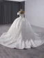 Luxus / Herrlich Weiß Handgefertigt Perlenstickerei Perle Pailletten Brautkleider / Hochzeitskleider 2024 Ballkleid Off Shoulder Kurze Ärmel Rückenfreies Kapelle-Schleppe Hochzeit