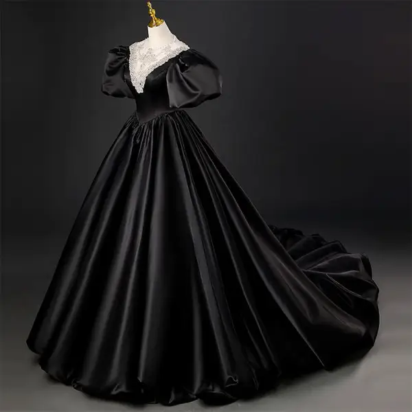 Vintage / Retro Black Satin Rhinestone Prom Dresses 2022 Ball Gown Scoop Neck Prom Dresses Puffy Short Sleeve Court Train Prom Formal Dresses