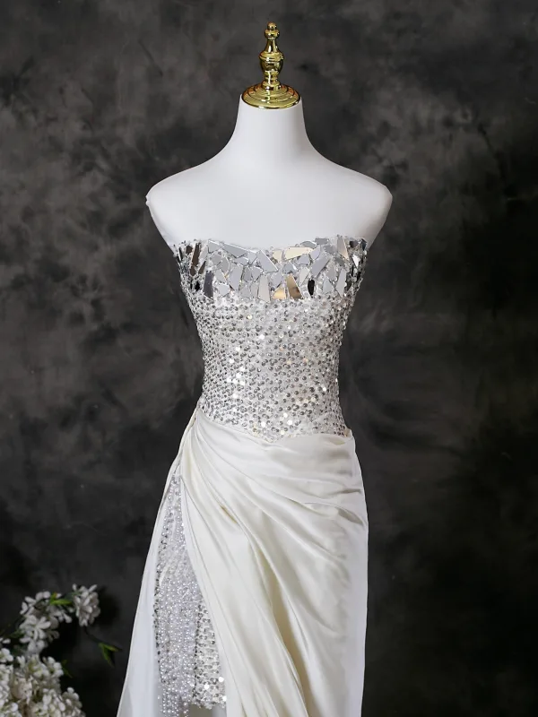 Sexy Weiß Perlenstickerei Perle Pailletten Abendkleider 2025 Meerjungfrau Bandeau Ärmellos Rückenfreies Sweep / Pinsel Zug Festliche Kleider