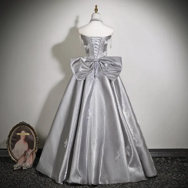 Schöne Silber Grau Perlenstickerei Pailletten Schmetterling Ballkleider 2025 Ballkleid Off Shoulder Ärmellos Rückenfreies Schleife Lange Festliche Kleider