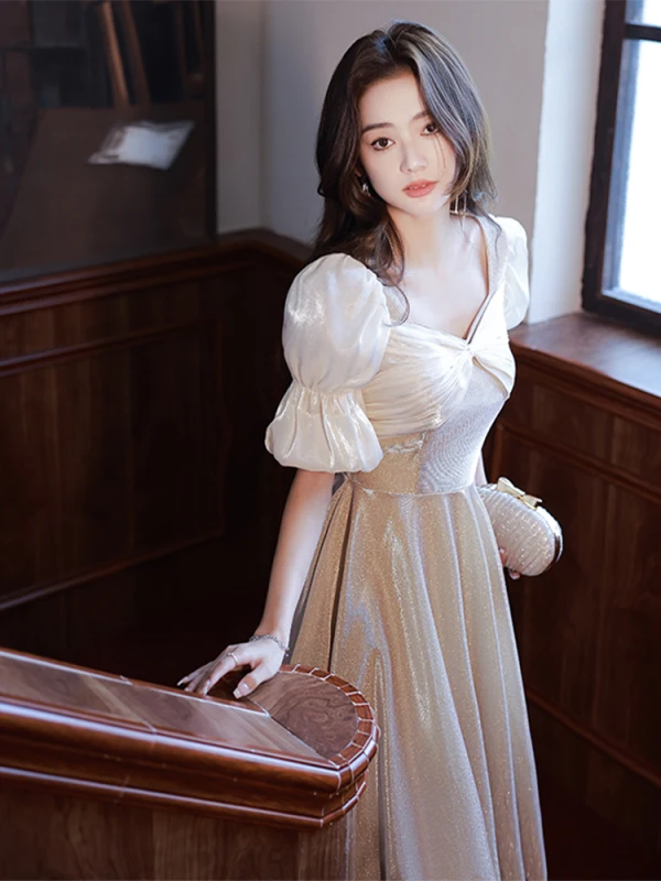 Audrey Hepburn Style Champagne Sequins Homecoming Graduation Dresses 2022 A-Line / Princess Bow Square Neckline Puffy Short Sleeve Knee-Length Graduation Dresses