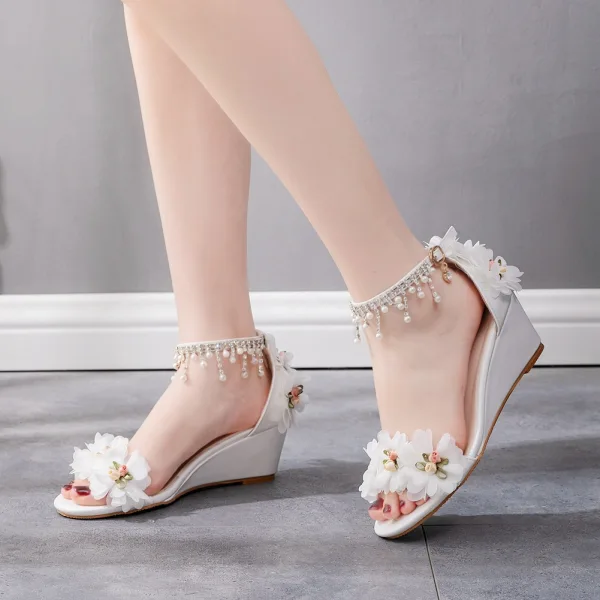 Chic / Beautiful White Pearl Rhinestone Ankle Strap Tassel Appliques Outdoor / Garden Womens Sandals 2023 6 cm Wedges Open / Peep Toe Sandals