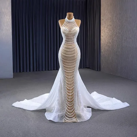 Magnífico Sexy Blanco Hecho a mano Rebordear Perla Vestidos de gala 2023 Trumpet / Mermaid Halter Sin Mangas Sin Espalda Colas De La Corte Vestidos Formales