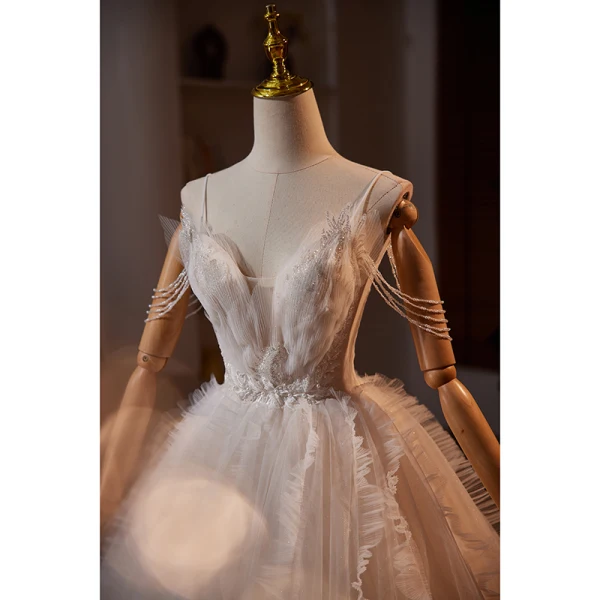 Charmant Weiß Perlenstickerei Pailletten Plissee Brautkleider / Hochzeitskleider 2024 Ballkleid Spaghettiträger Ärmellos Rückenfreies Lange Hochzeit