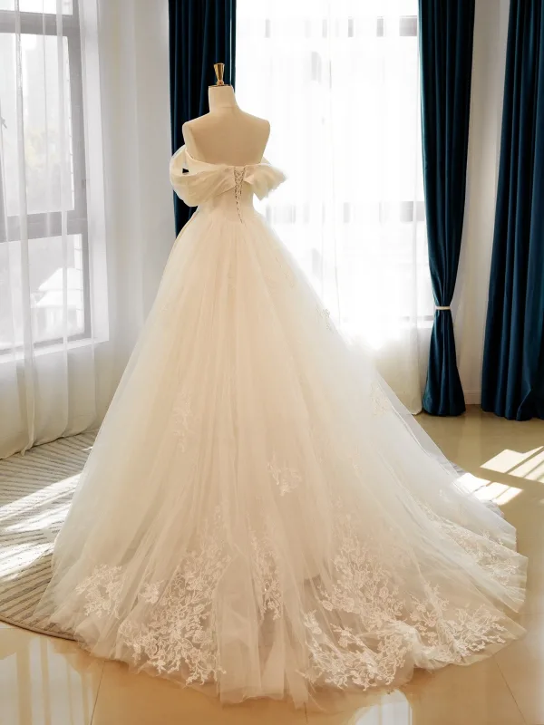 High-end Ivory Lace Flower Satin Wedding Dresses 2026 Ball Gown Strapless Sleeveless Backless Sweep Train