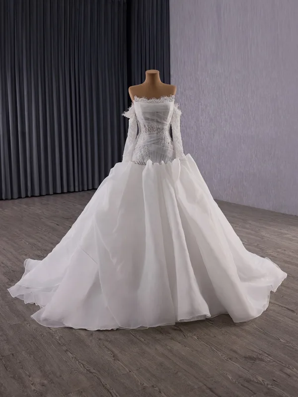 High-end Vintage / Retro White Pearl Lace Flower Wedding Dresses 2025 Ball Gown Off-The-Shoulder Long Sleeve Backless Court Train