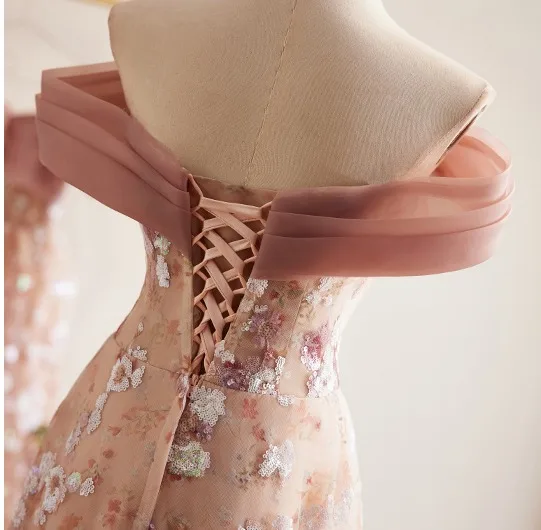 Schöne Rosa Pailletten Brautjungfernkleider 2024 A Linie Off Shoulder Kurze Ärmel Rückenfreies Lange