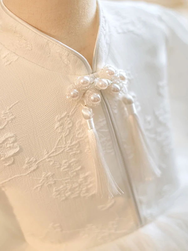 Style Chinois Blanche Courte Perle Anniversaire Robe Ceremonie Fille 2023 Robe Boule Col Haut Noeud Manches Courtes