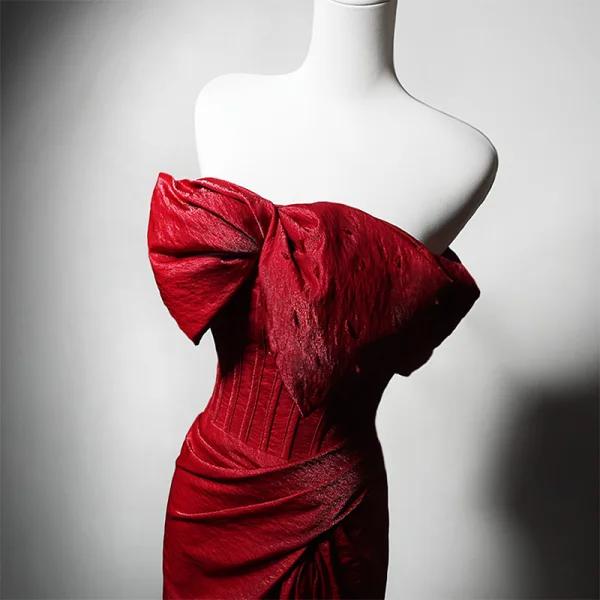 Sexy Burgundy Evening Dresses 2024 Trumpet / Mermaid Strapless Bow Sleeveless Backless Sweep Train Evening Party Formal Dresses