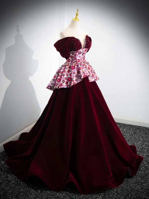 Elegant Burgundy Beading Pearl Sequins Flower Prom Dresses 2024 Velvet Ball Gown Off-The-Shoulder Short Sleeve Backless Sweep Train Prom Formal Dresses