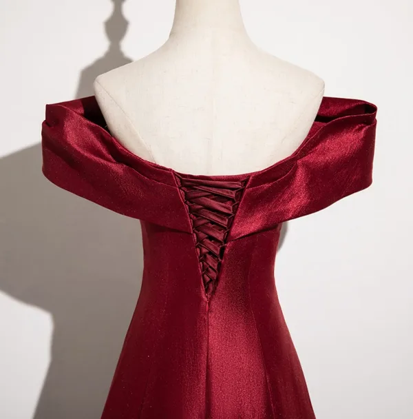 Minimalist Burgundy Satin Prom Dresses 2025 A-Line / Princess Off-The-Shoulder Short Sleeve Backless Floor-Length / Long Prom Formal Dresses