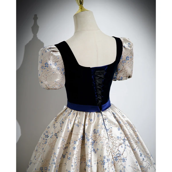 Elegante Schwarz Drucken Ballkleider 2023 Ballkleid Eckiger Ausschnitt Kurze Ärmel Rückenfreies Schleife Lange Ball Festliche Kleider