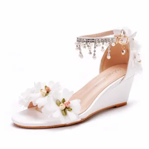 Chic Beautiful White Pearl Rhinestone Ankle Strap Tassel Appliques Outdoor Garden Womens Sandals 2023 6 Cm Wedges Open Peep Toe Sandals