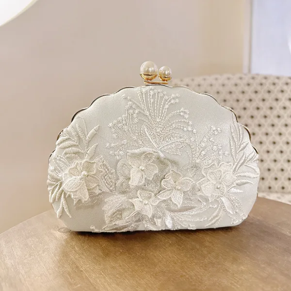 Chinese style White Handmade  Pearl 3D Lace Satin Street Wear Clutch Bags 2023